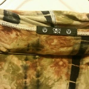 Vest/cardigan. Tie dye pattern.